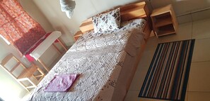 Individually decorated, individually furnished, desk, iron/ironing board - Rebero Kivu Hotel (Bwishyura)