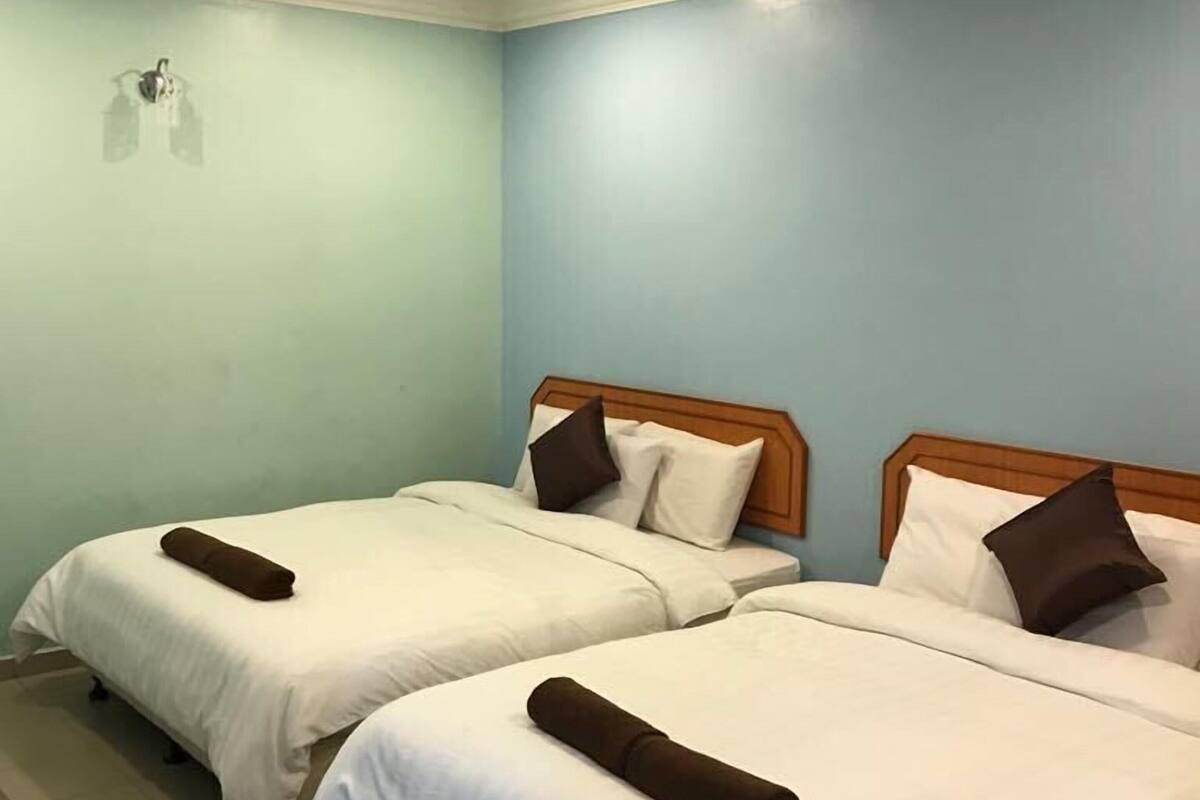 In-room safe, desk, iron/ironing board, free WiFi