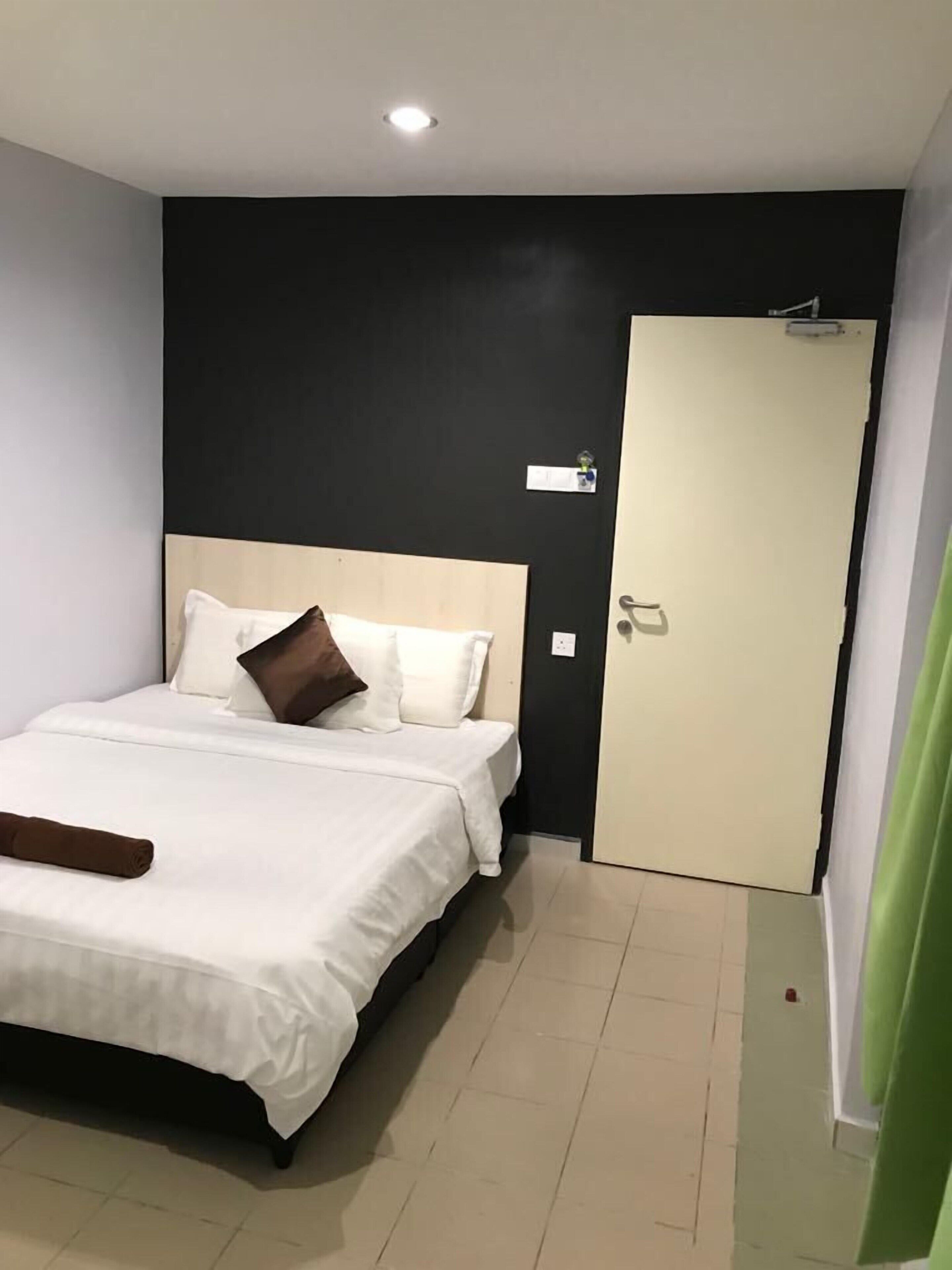 In-room safe, desk, iron/ironing board, free WiFi
