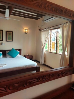 Hochwertige Bettwaren, Zimmersafe, individuell dekoriert