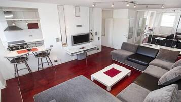 Apartment, 1 Bedroom | Living area