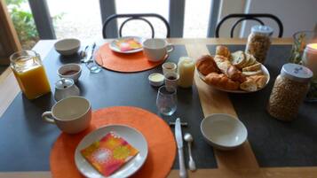 Free daily continental breakfast
