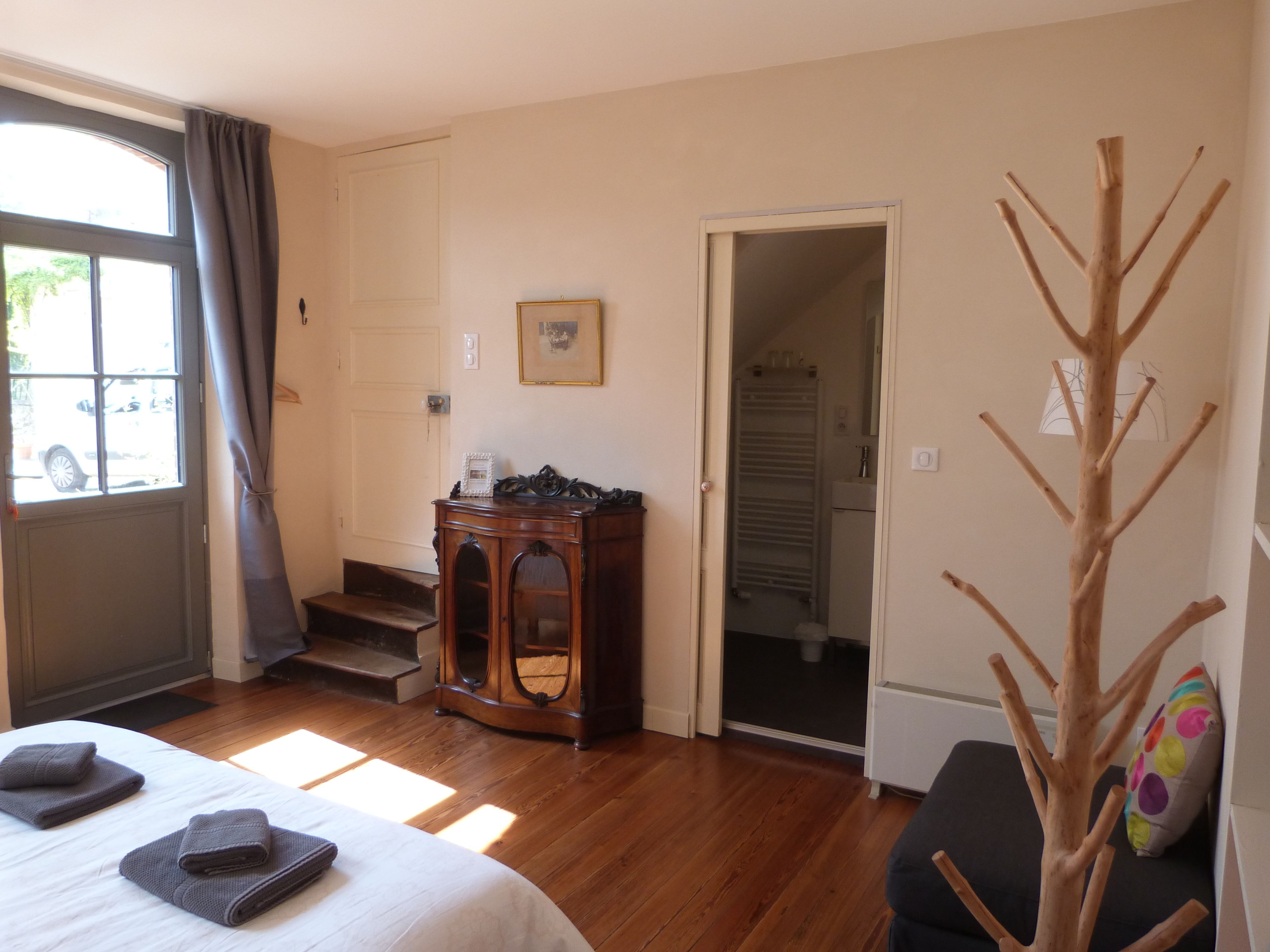 Iron/ironing board, free WiFi, bed sheets