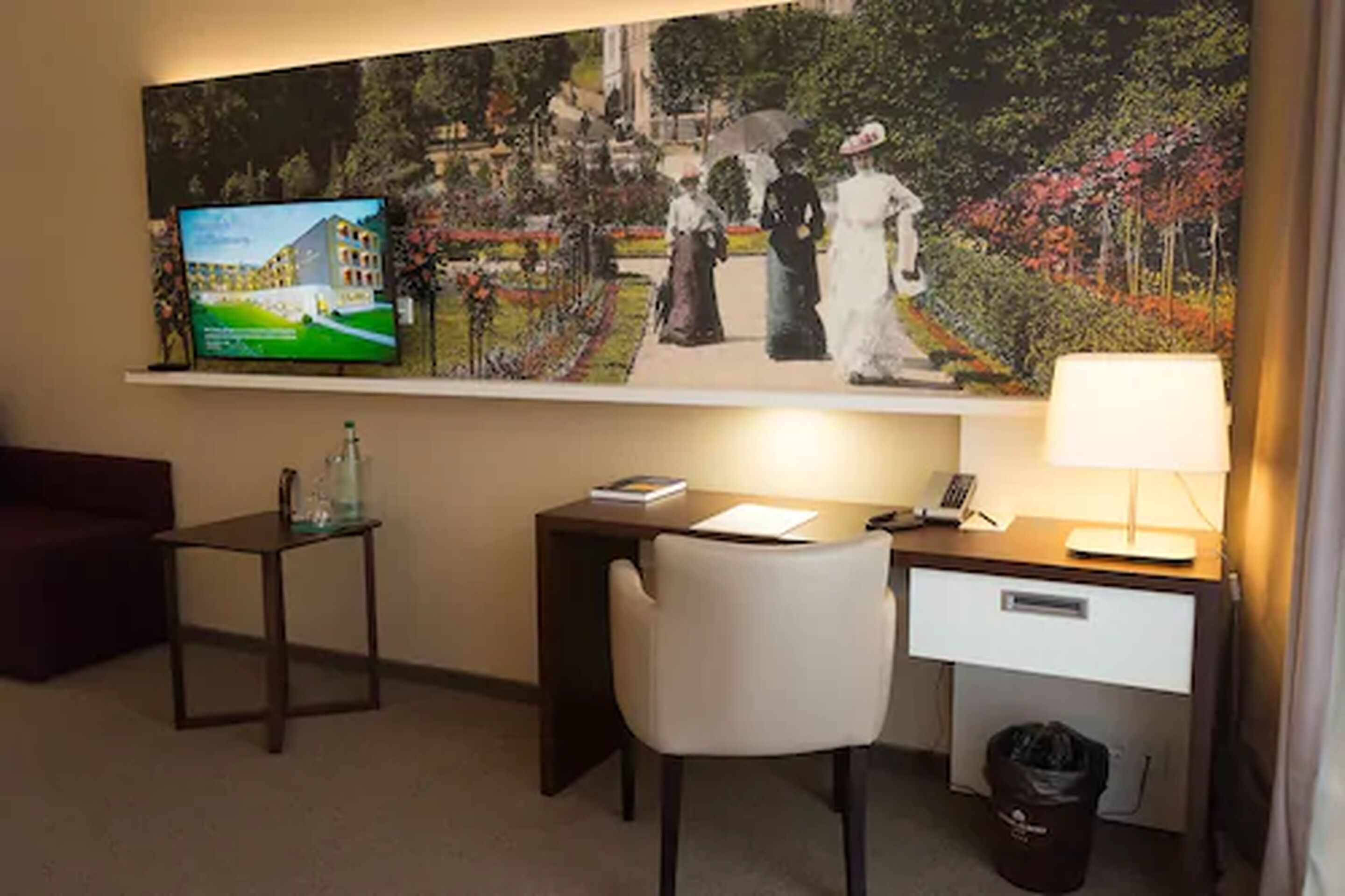 deluxe double room | minibar, in-room safe, desk, blackout curtains