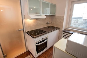 Apartment | Shared kitchen | Fridge, microwave, oven, stovetop