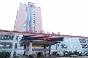 A multi-story building with a prominent entrance and signage. - Taishan Royal Hotel (Tai'an)