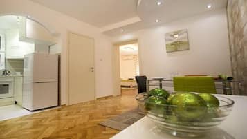 Apartamento, 1 quarto | Área de estar | TV de tela plana