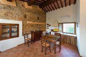 Appartement, 1 chambre, non-fumeurs | Restauration dans la chambre