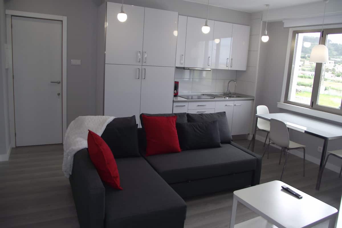 Appartement, 1 slaapkamer, uitzicht op strand (Apt 11) | Een bureau, een laptopwerkplek, verduisterende gordijnen