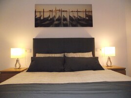 Apartamento, 2 habitaciones, vistas a la playa (Apt 22) | Escritorio, espacio para trabajar con un portátil, cortinas opacas