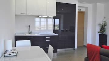公寓, 1 間臥室, 海灘景觀 (Apt 23) | 私人廚房 | 大型冰箱、微波爐、爐台、義式濃縮咖啡機