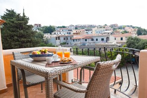 Chambre Triple, balcon | Balcon