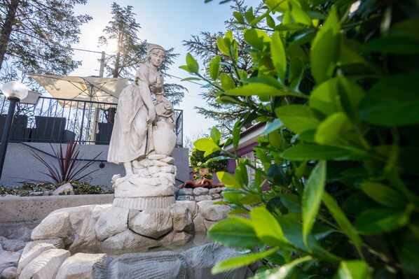 Fountain - Hotel Villa Sandi (Cavle)