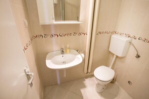 Bruser, gratis toiletartikler, hårtørrer, håndklæder