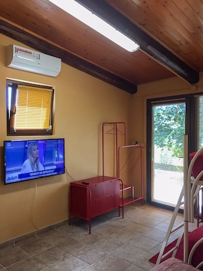 Neljän hengen huone, 2 makuuhuonetta, näköala puutarhaan (Casetta Rossa)(External Kitchen) | Minibaari, työpöytä, ilmainen Wi-Fi, vuodevaatteet