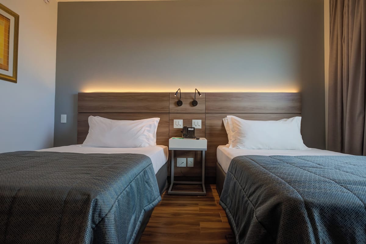 superior twin room, 2 single beds | 1 bedroom, minibar, in-room safe, desk