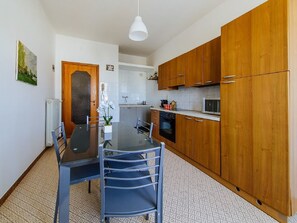 Apartment, 3 Bedrooms (Welc-oM Euganean Hill) | In-room dining