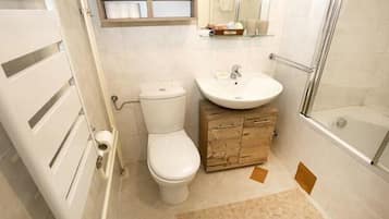 Apartment | Bathroom | Shower, free toiletries, hair dryer, slippers