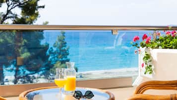 Superior Double Room, Sea View | In-room safe, soundproofing, free WiFi, bed sheets