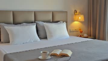 Superior Double Room, Sea View | In-room safe, soundproofing, free WiFi, bed sheets