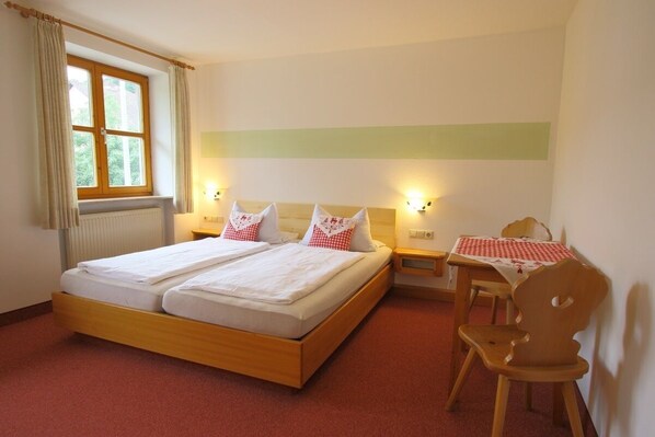 مكتب وواي فاي مجانًا وملاءات أسرّة