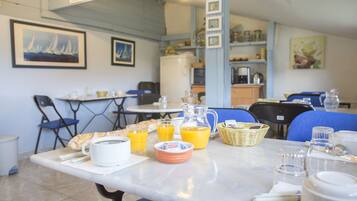 Standardtelt - 1 soveværelse (Yourte) | Morgenmadsområde | Gratis kontinental morgenmad hver dag