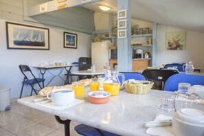 Breakfast area - Rando-Yourte (Paluel)