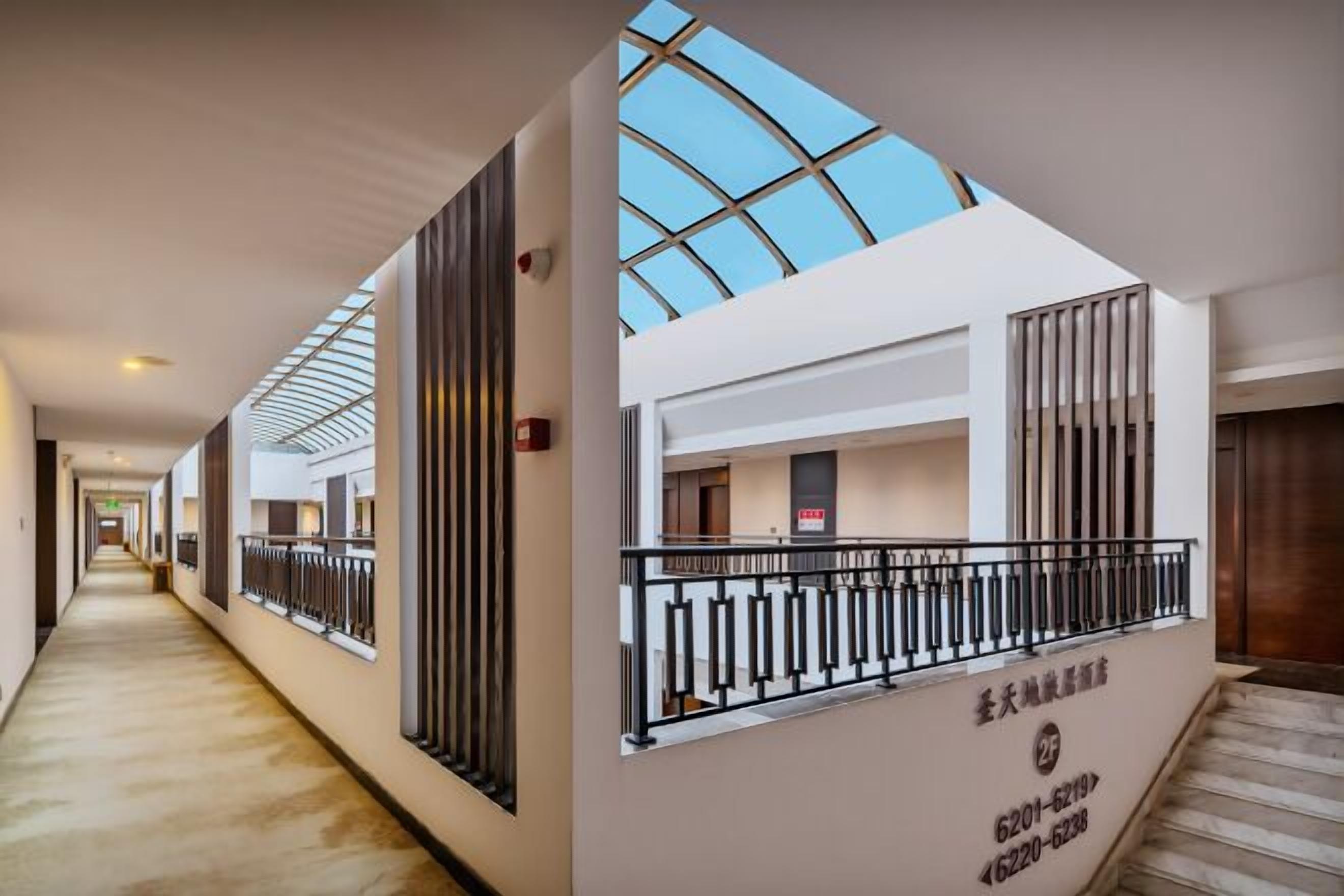 المنشأة من الداخل