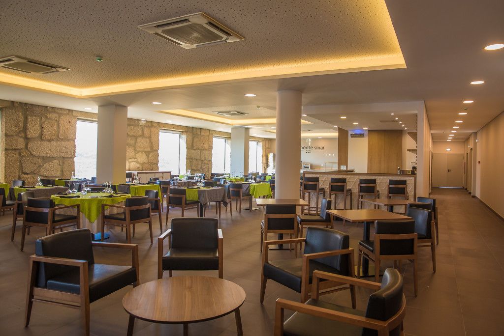 breakfast, lunch and dinner served