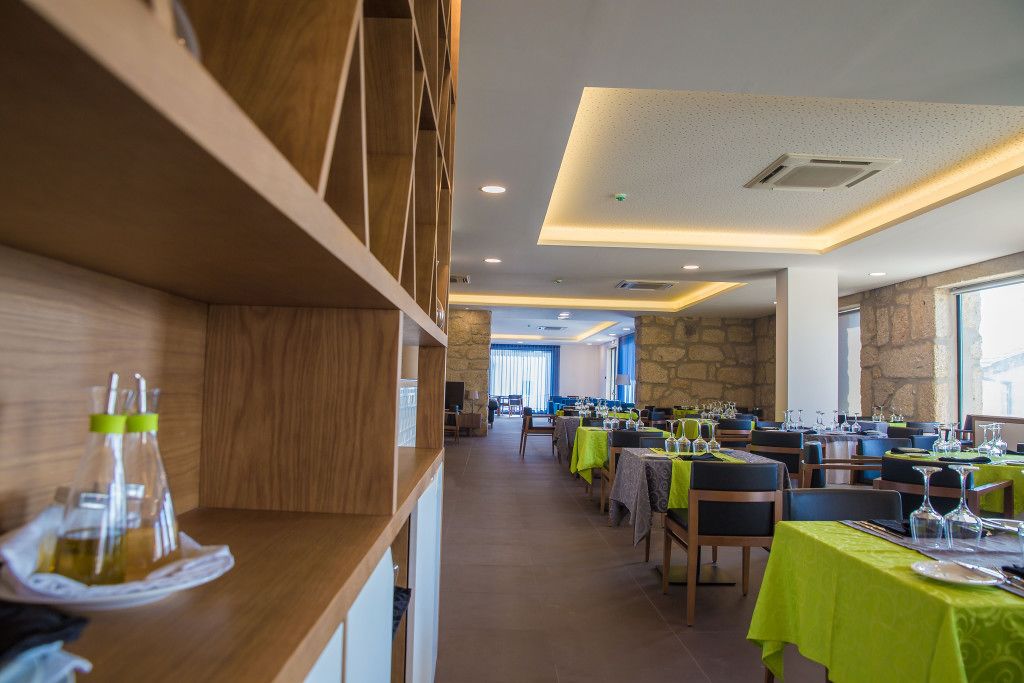 breakfast, lunch and dinner served