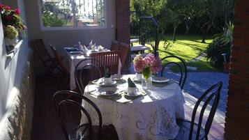 Termasuk sarapan Eropah setiap hari