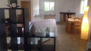 Estudi familiar, accessible, vistes a la muntanya | Sala d'estar