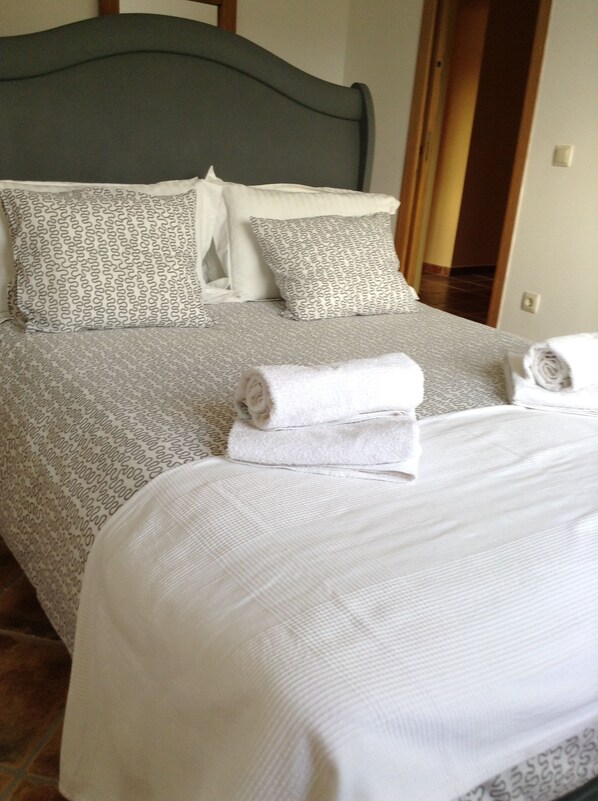 Standaard tweepersoonskamer, 1 kingsize bed, toegankelijk voor mindervaliden, niet-roken | Luxe beddengoed, individueel gedecoreerd, individueel gemeubileerd