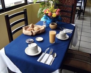 Gratis kontinental frukost varje dag