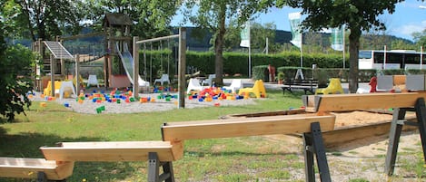 Área de juegos infantiles al aire libre
