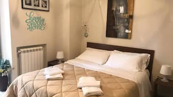 Schreibtisch, Verdunkelungsvorhänge, schallisolierte Zimmer