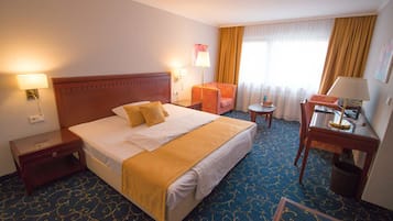 Triple Room | Desk, blackout drapes, iron/ironing board, free WiFi