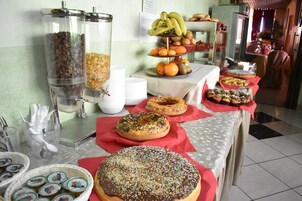 Free daily buffet breakfast