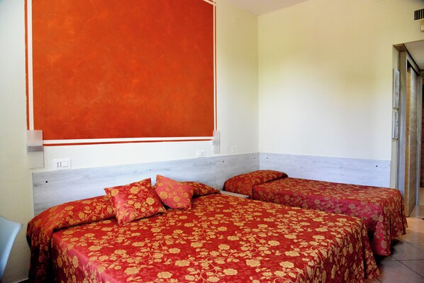 Desk, blackout drapes, soundproofing, free WiFi - Il Parco (Grosseto)