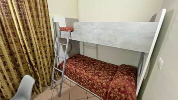 Quadruple Room | Desk, blackout drapes, soundproofing, free WiFi