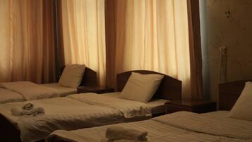Standard Triple Room, Multiple Beds | In-room safe, iron/ironing board, free WiFi, bed sheets