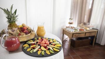 TĂ€gliches inbegriffenes FrĂŒhstĂŒcksbuffet