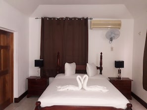 Habitación doble estándar, vista al océano | Vista del balcón