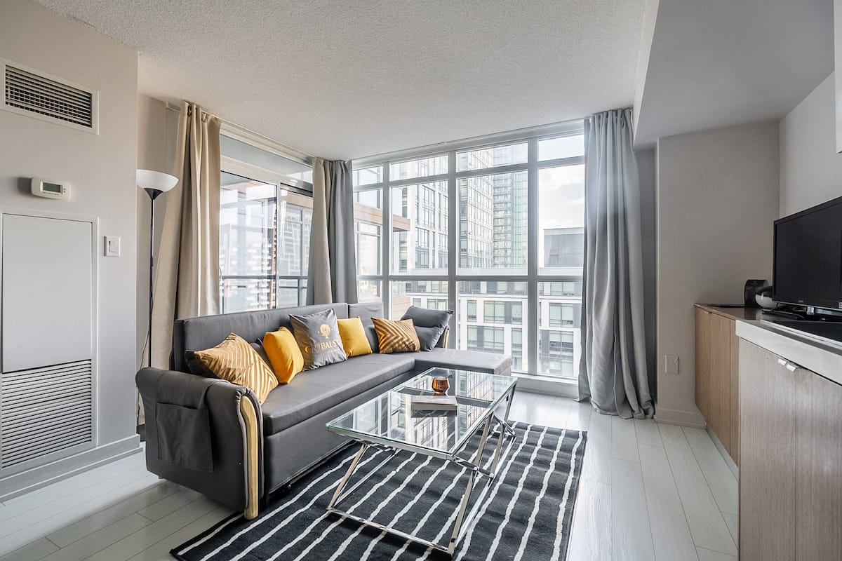 Departamento Prestigio, 2 habitaciones, balcón, vista a la ciudad | Área de sala de estar | Televisión de pantalla plana, Netflix y Hulu