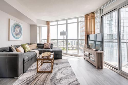 Family Apartment, 2 Bedrooms, Balcony, Lake View | Living area