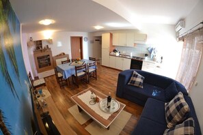 Family Apartment, 3 Bedrooms (#2) | Living area