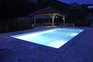 Sæsonbestemt udendørs pool