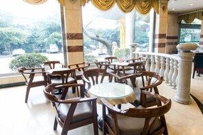 Lobby lounge - Meiyuan Hotel (Changshu)