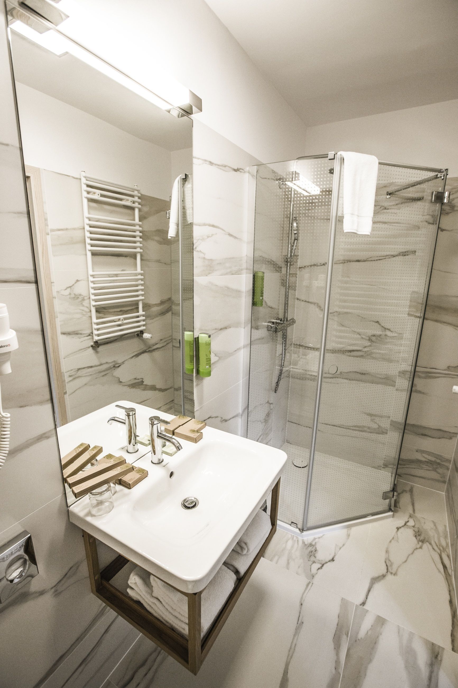 double room, 2 single beds | bathroom | shower, free toiletries, hair dryer, towels