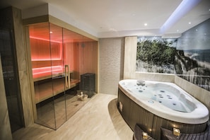 Bathtub spa indoor